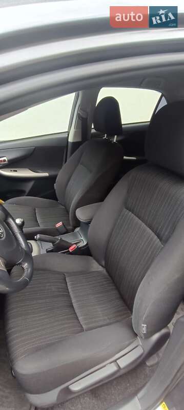 Седан Toyota Corolla 2008 в Львове