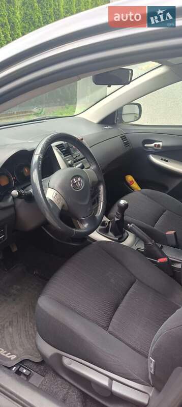 Седан Toyota Corolla 2008 в Львове