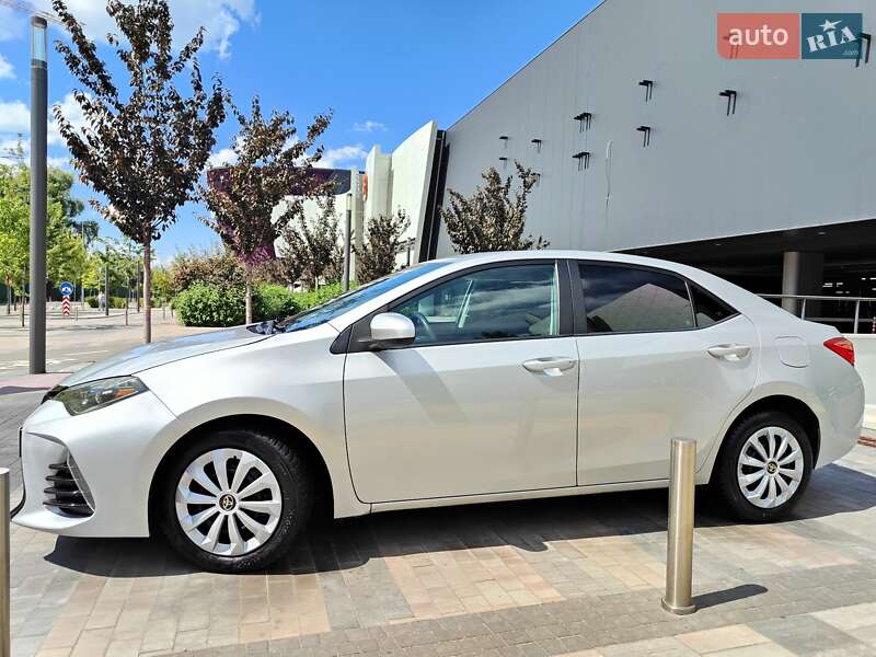 Седан Toyota Corolla 2019 в Киеве