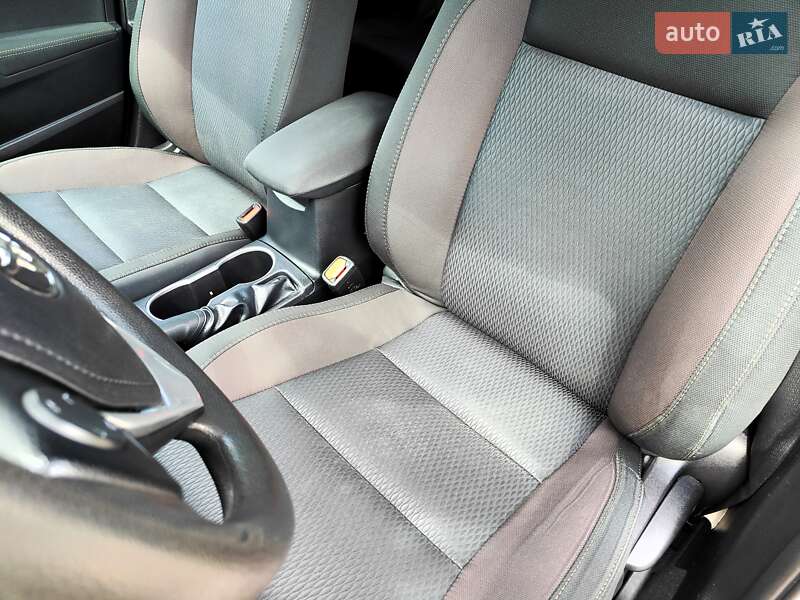 Седан Toyota Corolla 2019 в Киеве