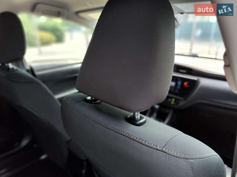 Седан Toyota Corolla 2019 в Киеве