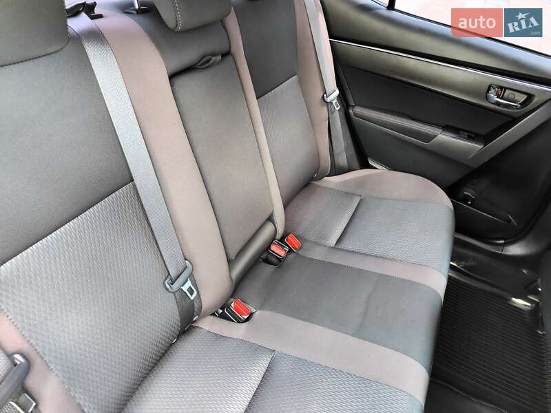 Седан Toyota Corolla 2019 в Киеве