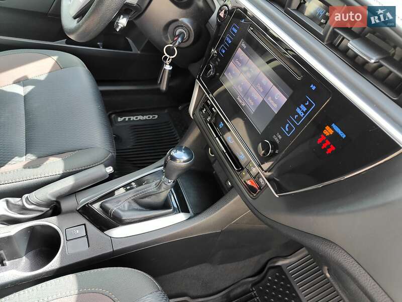 Седан Toyota Corolla 2019 в Киеве