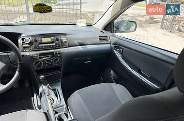 Седан Toyota Corolla 2004 в 
