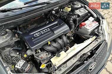 Седан Toyota Corolla 2004 в 