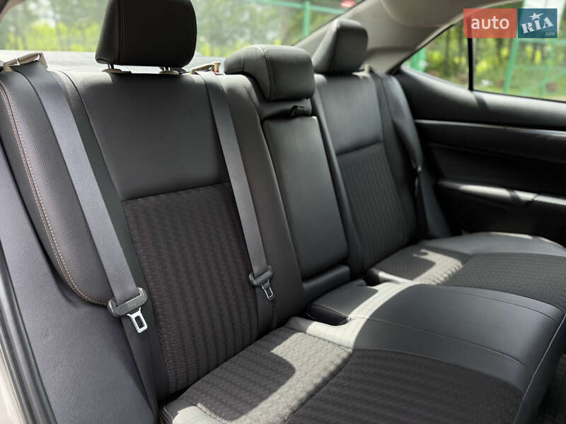 Седан Toyota Corolla 2018 в Ивано-Франковске
