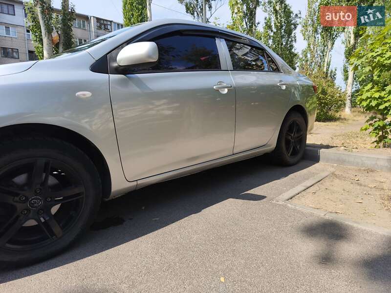 Седан Toyota Corolla 2007 в Днепре
