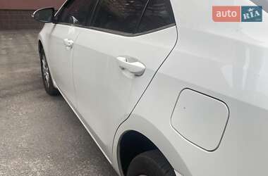 Седан Toyota Corolla 2017 в 