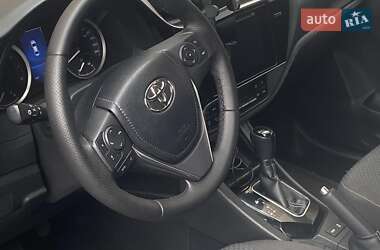 Седан Toyota Corolla 2017 в 