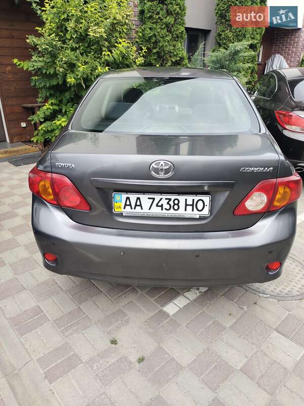 Седан Toyota Corolla 2008 в Гатном