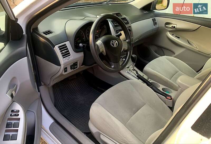 Седан Toyota Corolla 2012 в Днепре