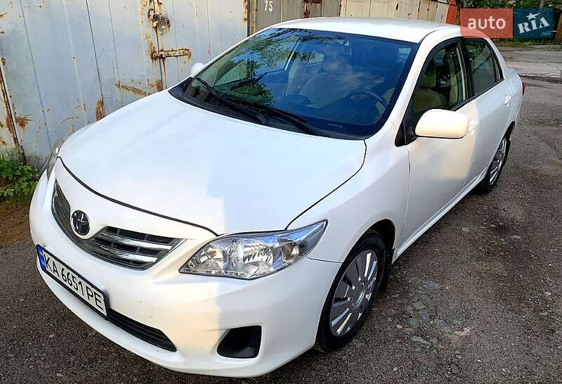 Седан Toyota Corolla 2012 в Днепре