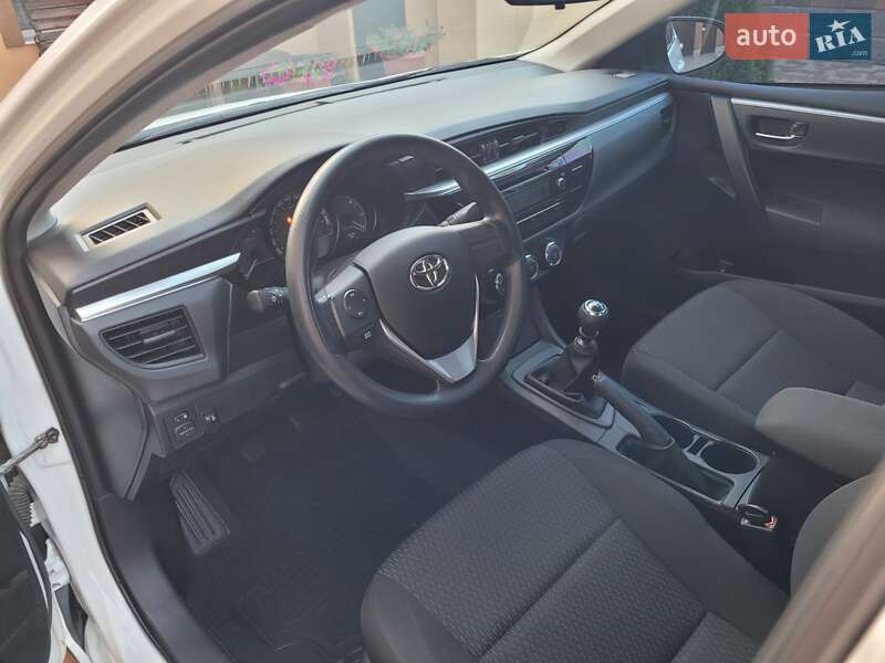 Седан Toyota Corolla 2014 в Миргороде