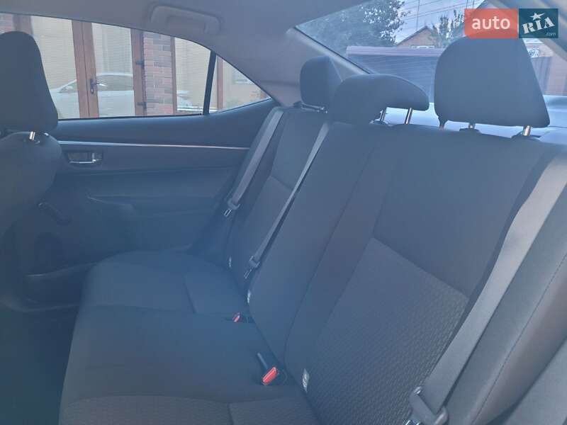 Седан Toyota Corolla 2014 в Миргороде