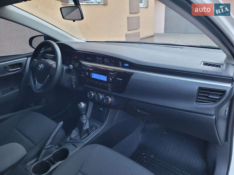 Седан Toyota Corolla 2014 в Миргороде