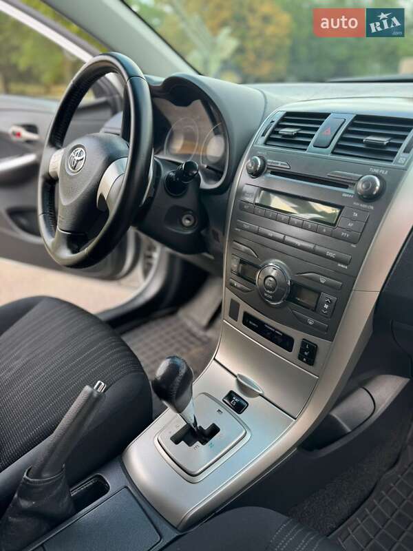 Седан Toyota Corolla 2007 в Кривом Роге
