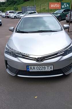 Седан Toyota Corolla 2018 в Киеве