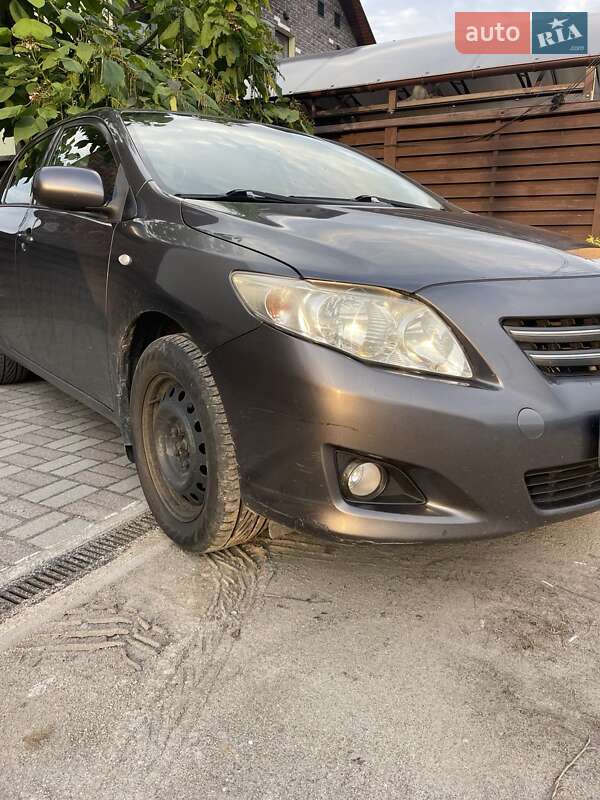 Седан Toyota Corolla 2008 в Гатном