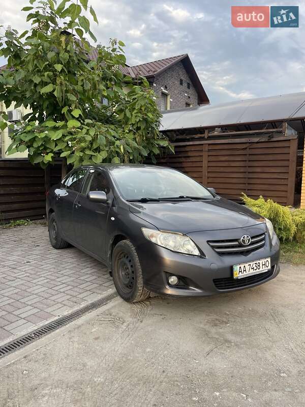 Седан Toyota Corolla 2008 в Гатном