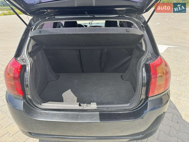 Хэтчбек Toyota Corolla 2004 в Виннице