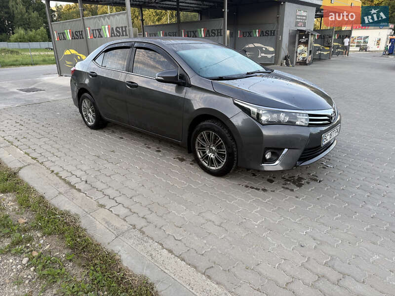 Седан Toyota Corolla 2013 в Трускавце