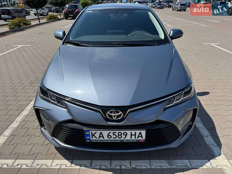 Седан Toyota Corolla 2022 в Києві