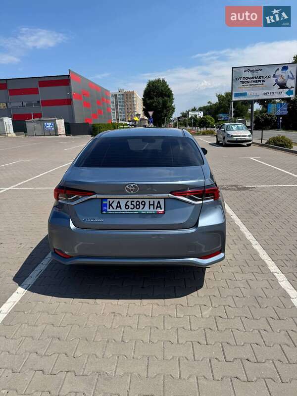 Седан Toyota Corolla 2022 в Києві