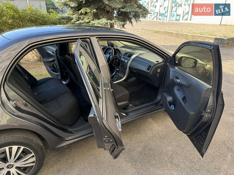 Седан Toyota Corolla 2010 в Дніпрі
