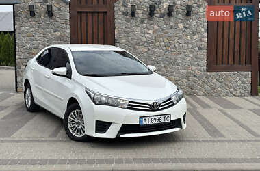 Седан Toyota Corolla 2015 в 