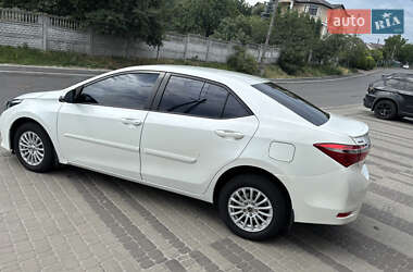 Седан Toyota Corolla 2015 в 