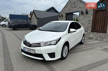 Седан Toyota Corolla 2015 в 