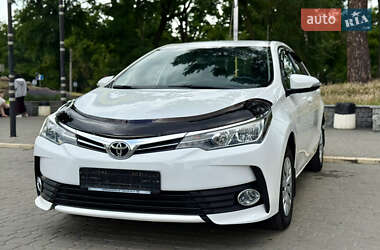 Седан Toyota Corolla 2016 в Києві