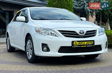 Седан Toyota Corolla 2013 в Львові