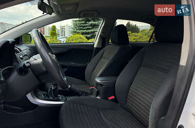 Седан Toyota Corolla 2013 в 
