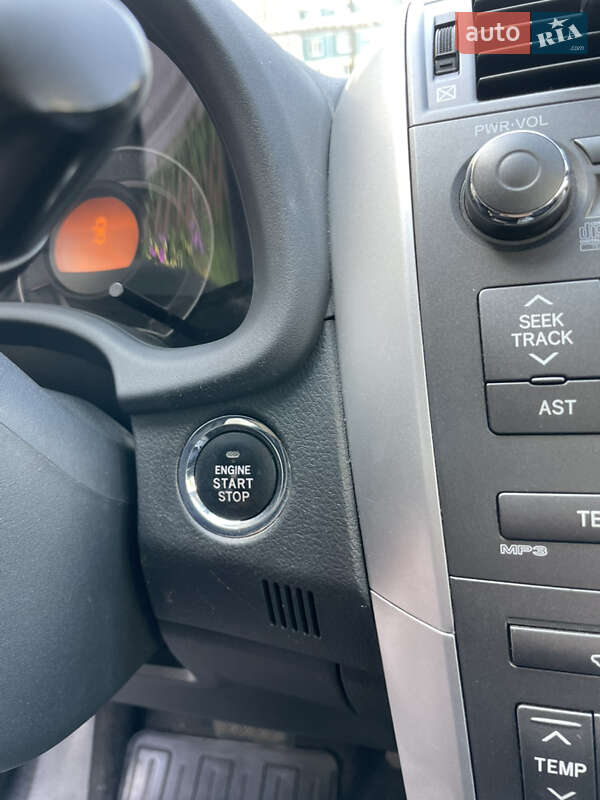 Седан Toyota Corolla 2011 в Днепре