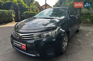 Седан Toyota Corolla 2015 в Киеве