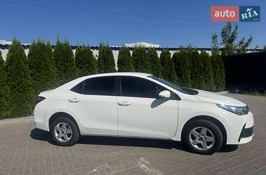 Седан Toyota Corolla 2017 в Черкасах