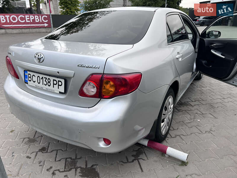 Седан Toyota Corolla 2008 в Львове