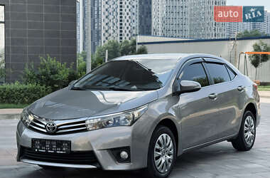 Седан Toyota Corolla 2014 в 