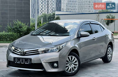 Седан Toyota Corolla 2014 в 