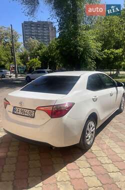 Седан Toyota Corolla 2018 в 