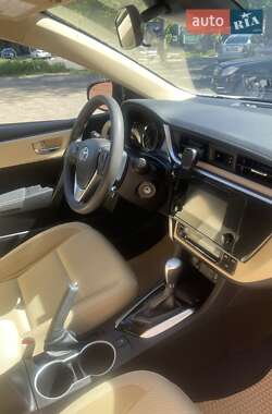 Седан Toyota Corolla 2018 в 