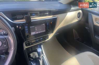 Седан Toyota Corolla 2018 в 