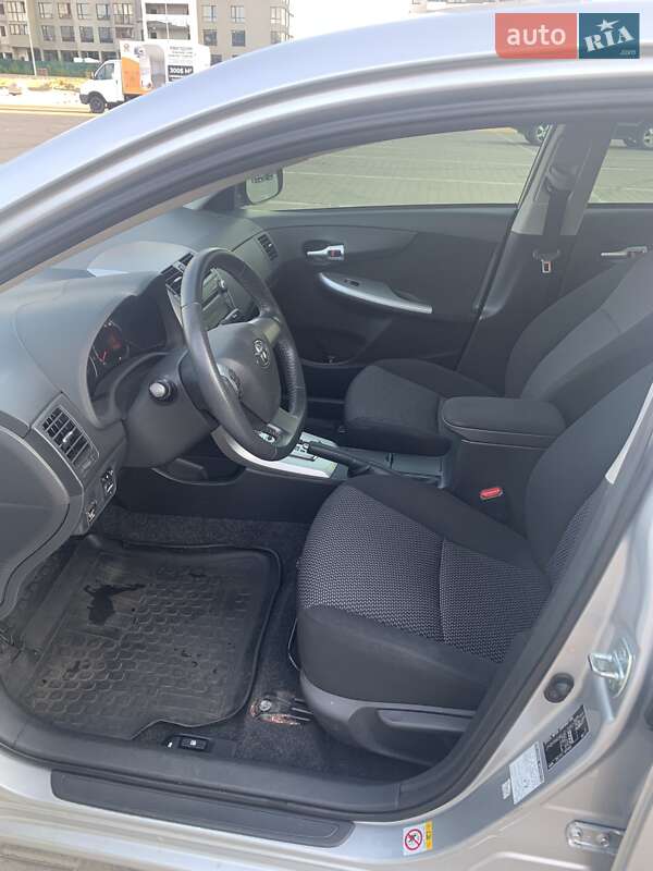 Седан Toyota Corolla 2013 в Києві