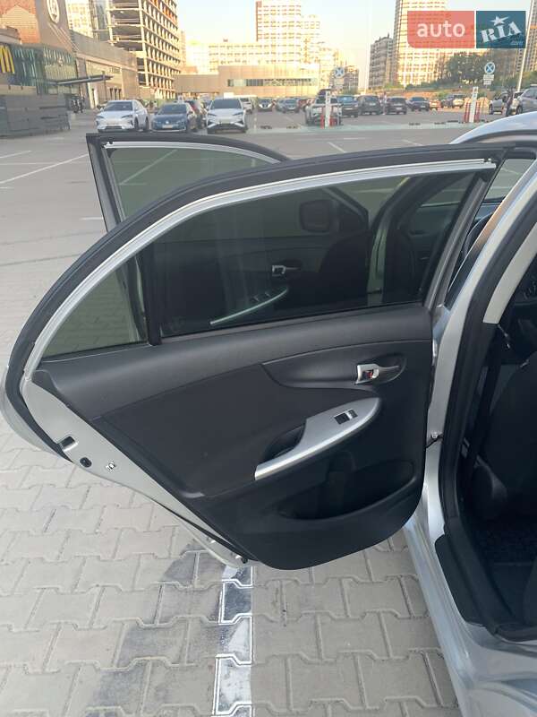 Седан Toyota Corolla 2013 в Києві