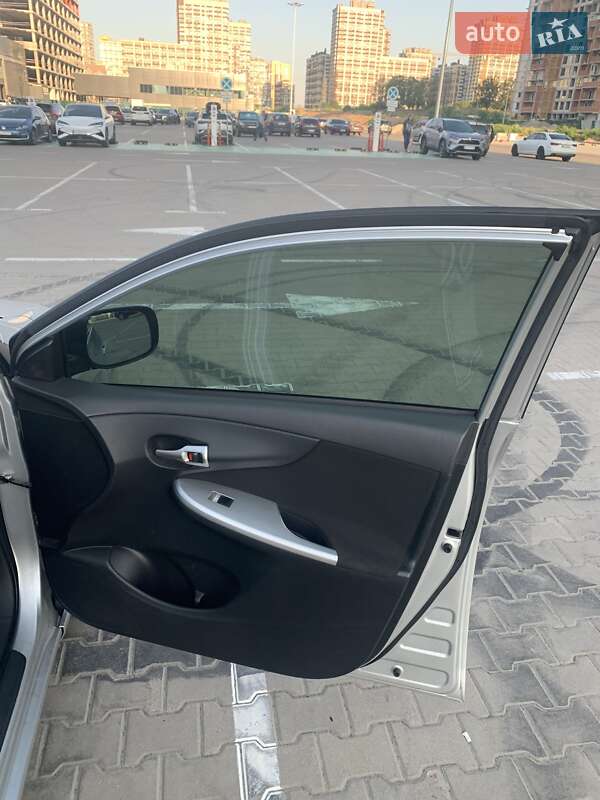 Седан Toyota Corolla 2013 в Києві