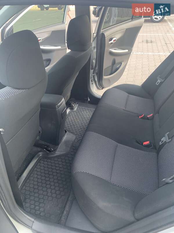 Седан Toyota Corolla 2013 в Києві