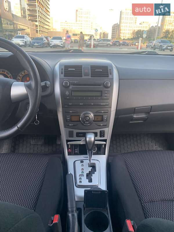 Седан Toyota Corolla 2013 в Києві