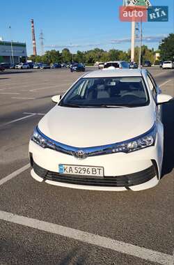 Седан Toyota Corolla 2017 в Києві