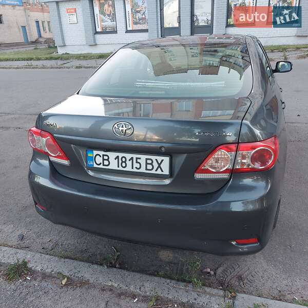Седан Toyota Corolla 2013 в Чернигове
